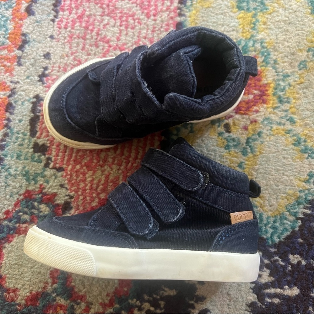 Old navy sneakers blue size 7 Kids Shoes